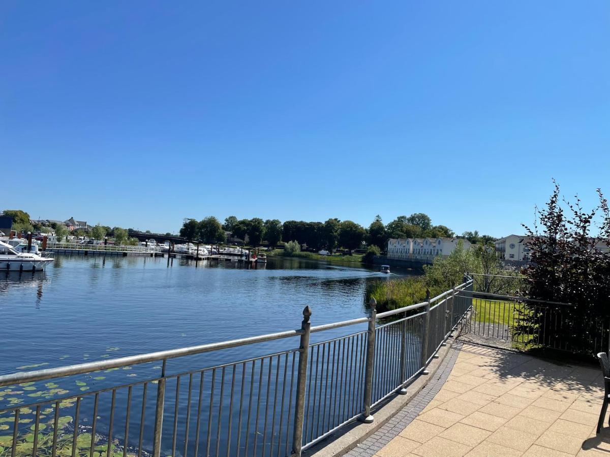Five Bedroom Waterfront House Carrick on Shannon Екстериор снимка