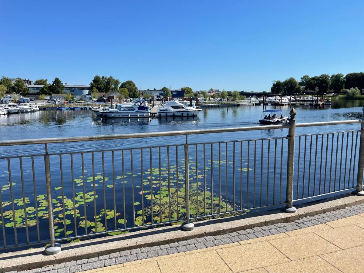 Five Bedroom Waterfront House Carrick on Shannon Екстериор снимка